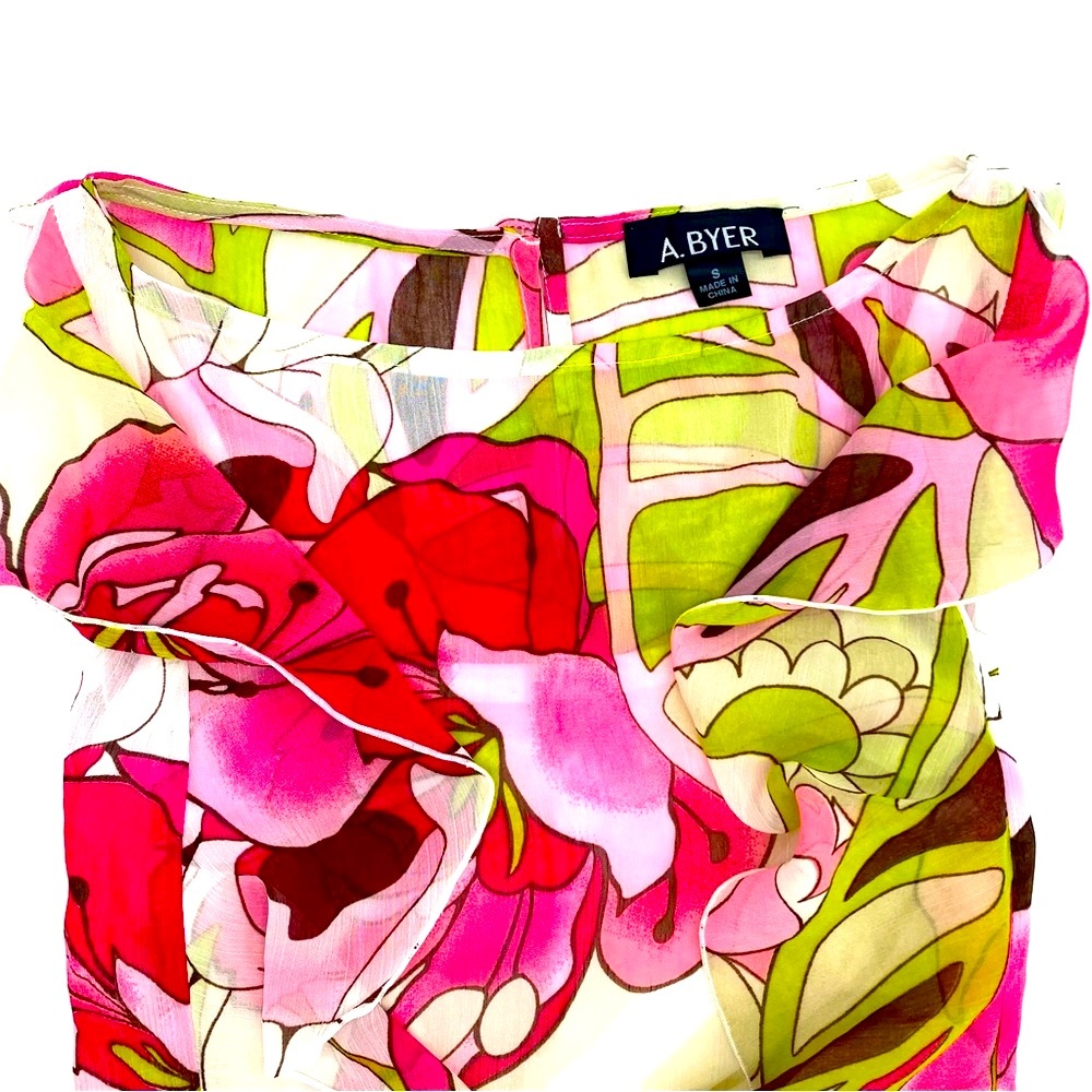 🎉❣️SOLD❣️Host Pick🎉❣️Vintage Flower Ruffled Top - Picture 3 of 15